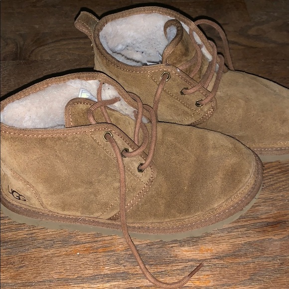BOY UGG NEUMEL SIZE 6y WOMENS 7.5 - Picture 1 of 8
